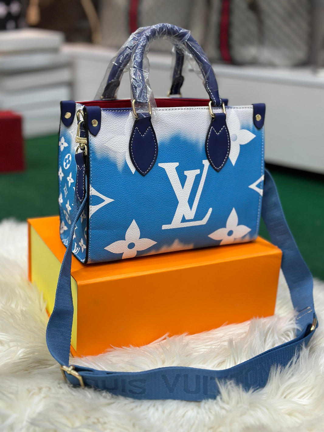 Louis Vuitton SMA Handbag
