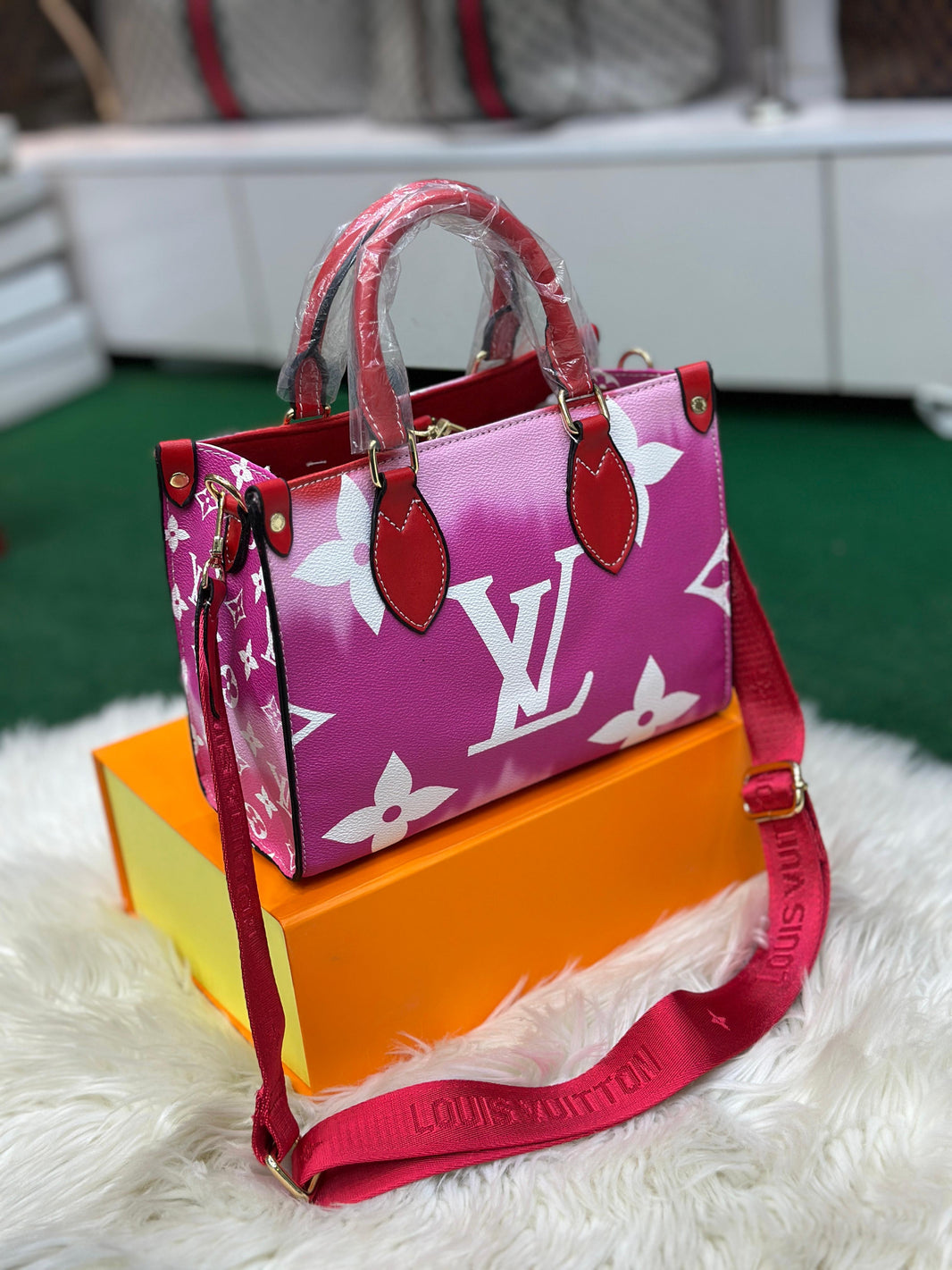 Louis Vuitton SMA Handbag