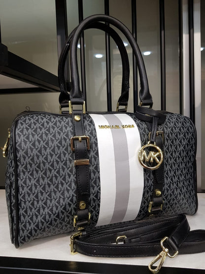 Michael Kors Signature
Duffel bag