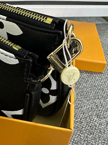 Louis uitton 
multi pouchette