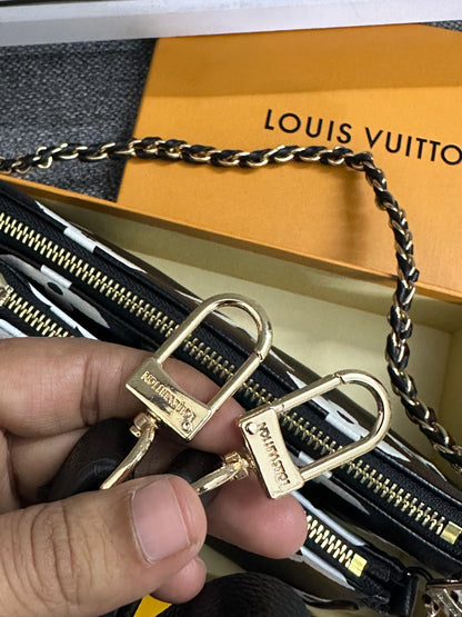 Louis uitton 
multi pouchette