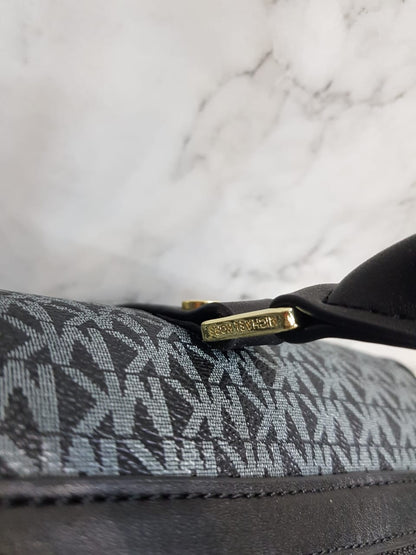 Michael Kors Signature
Duffel bag