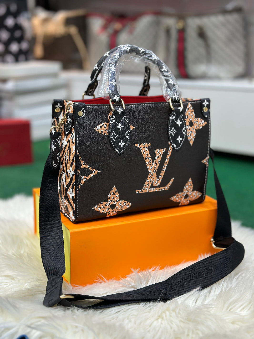 Louis Vuitton SMA Handbag