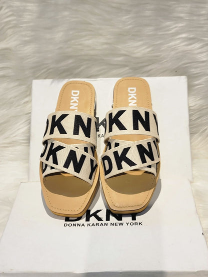 DKNY Signature Slide
