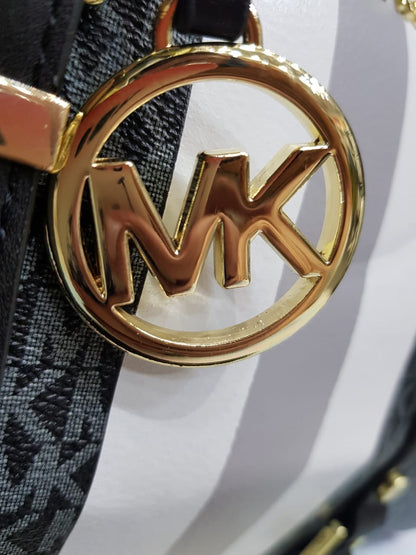 Michael Kors Signature
Duffel bag
