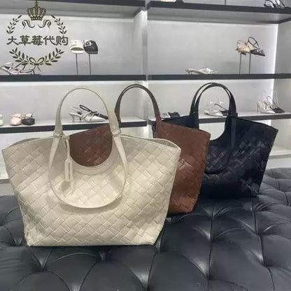 Charles and Keith Lipsin Tote