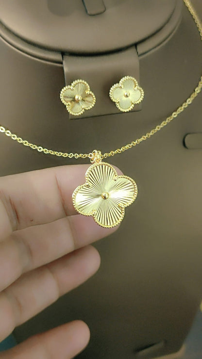 Vc Big Clover Necklace with Earrings