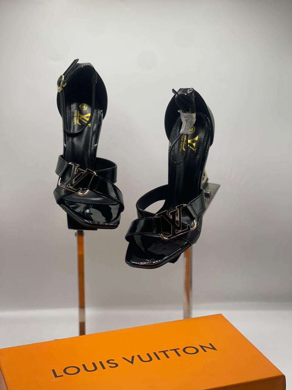Lou Cross Heel