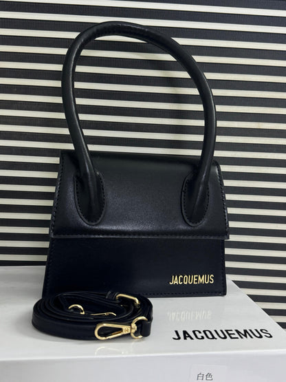 Jacquemes Le Chiquito Moyen Bag