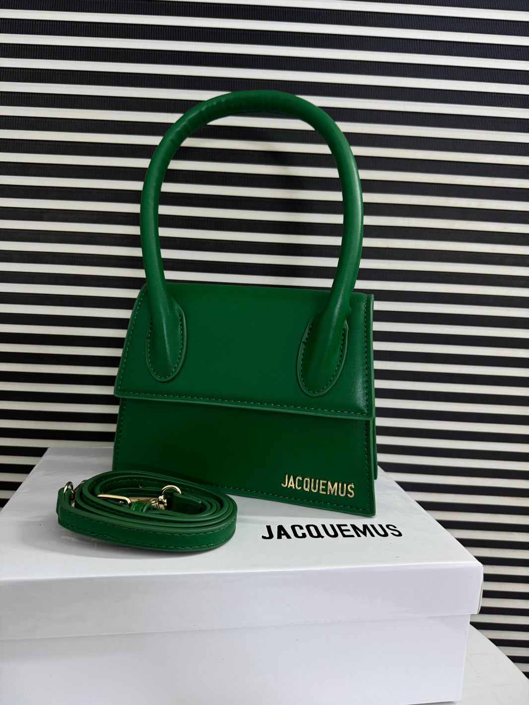 Jacquemes Le Chiquito Moyen Bag